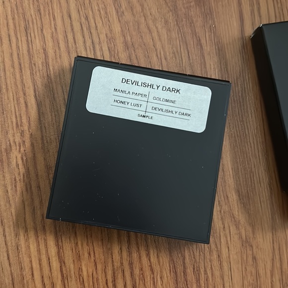 MAC Devilishly Dark Quad- from Villainous Villians- Trainer Sample compact. - Picture 4 of 4